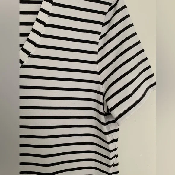 Lululemon Love Tee Black and White stripe size 6 EUC - Picture 2 of 5